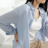 자세 안 좋은 거 알면서도 계속 구부정하게 앉게 돼요.